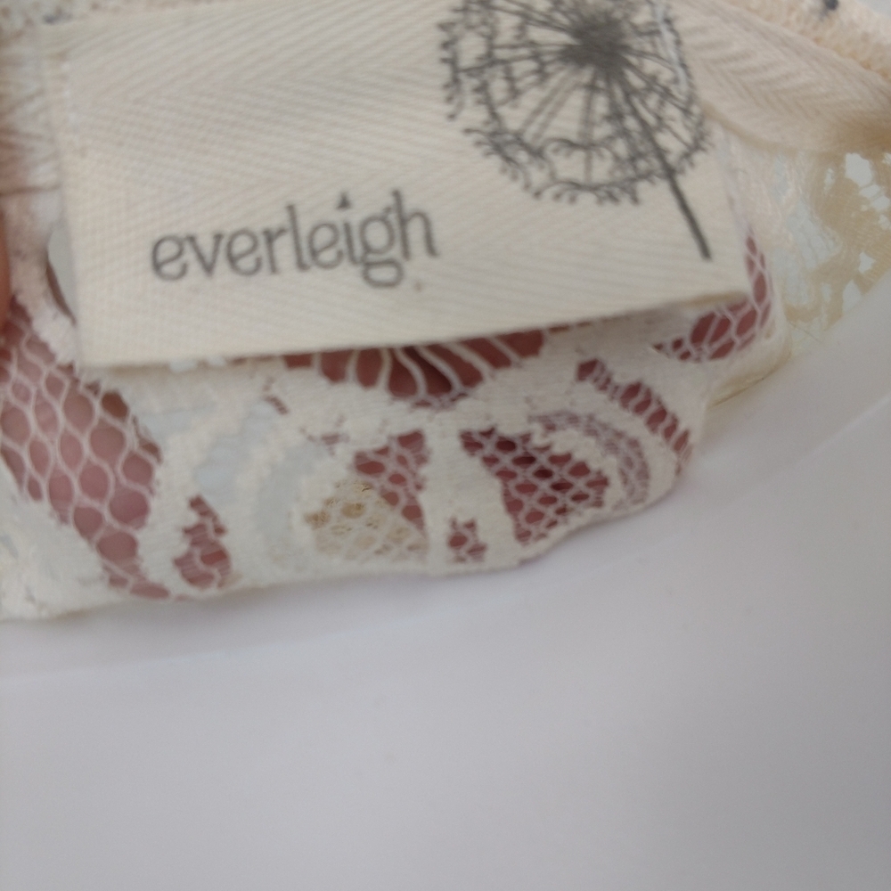 Everleigh Anthro M shark bite hem top size - Picture 4 of 6